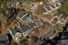 随着抵押贷款利率上升使房地产市场降温 投资者购房量下降 30%