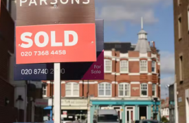 伦敦房地产市场低迷尚未实现 平均房价一年上涨 3.4 万英镑