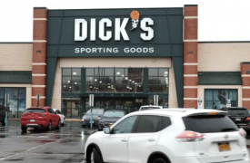Dick’s Sporting Goods 打破了假日季度的同店销售预期