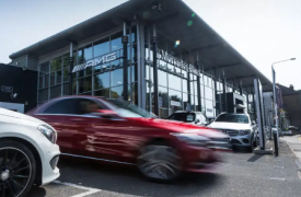 经销商集团在梅赛德斯英国代理机构转移后提高新车利润