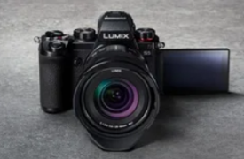 亚马逊上带 20-60 毫米套装镜头的 Panasonic Lumix S5 全画幅无反光镜相机 22% 折扣