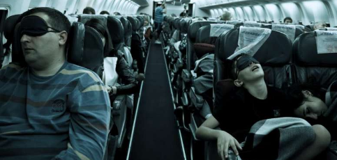 如何在长途航班上获得更好的睡眠